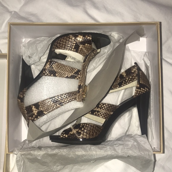 🆕NIB Michael Kors womens Berkley T strap embossed leather python open toe heels - Picture 7 of 7